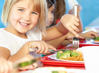Enfants à la cantine
